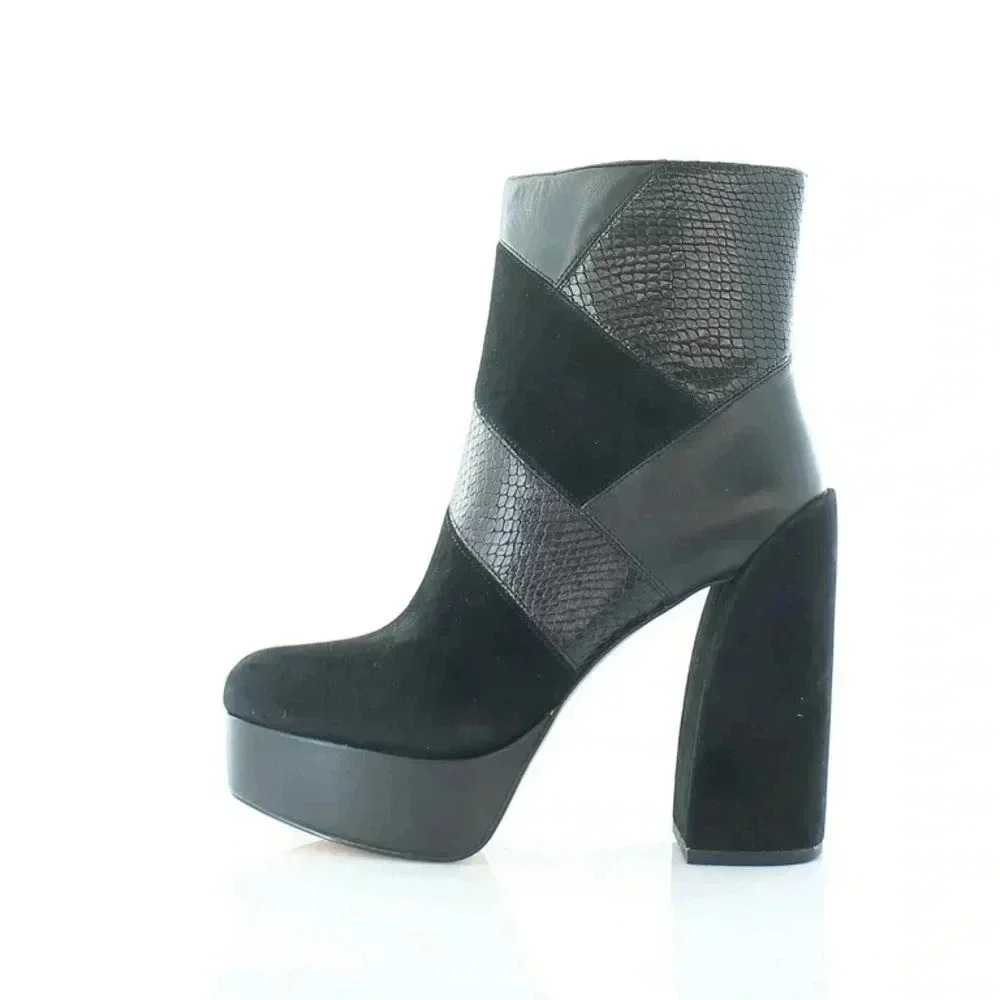 Vine Camuto Gilisama Black Ankle Bootie